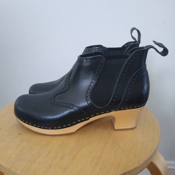 Swedish Hasbeens Black Leather Ankle Brogue Chelsea Boots Clogs - Picture 2 of 13